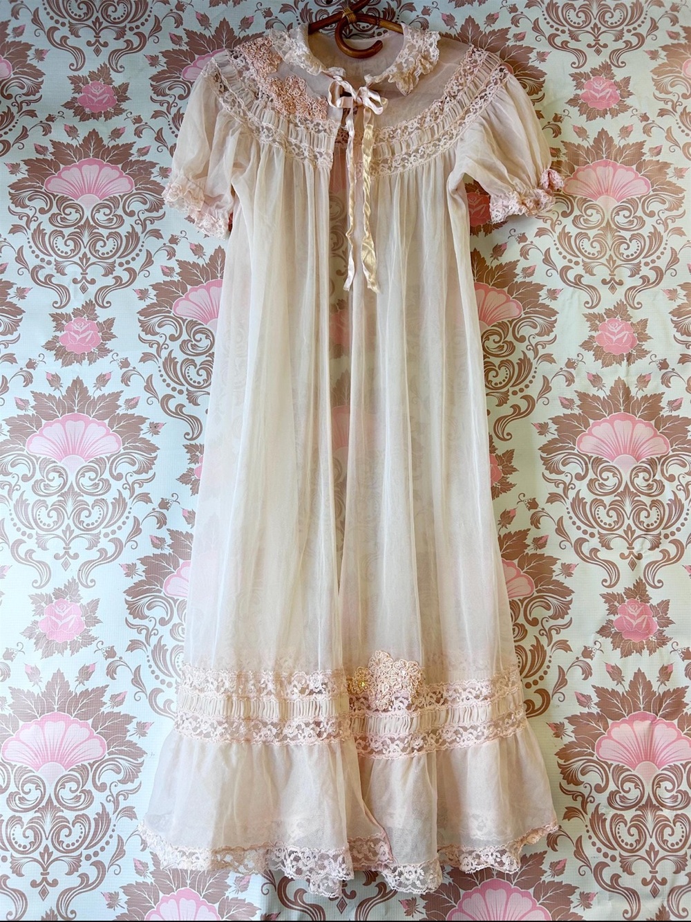 Vintage 1950s pegnoir sheer Lace Trim Nightgown in Blush size 36